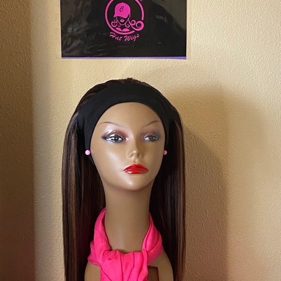 Callie’s custom headband wig - Picture 3 of 9
